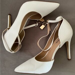 Women’s pumps